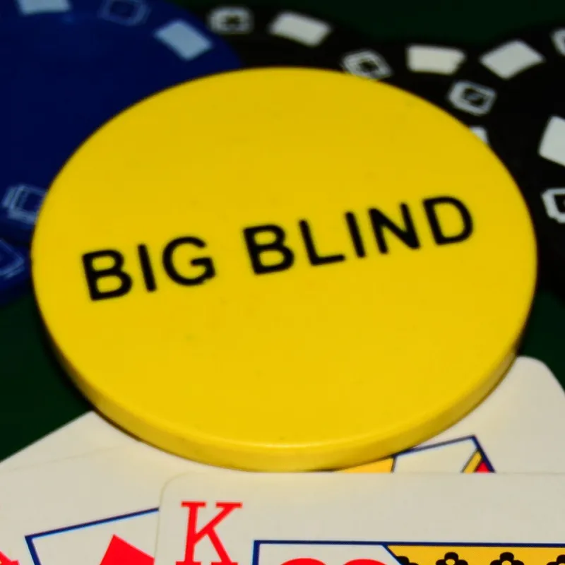 Position tardive au poker : les habitudes qui font fuir vos profits sans que vous le remarquiez